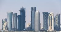 قطر تبدأ بتنفيذ قرار إلغاء إذن مغادرة البلاد للمقيمين