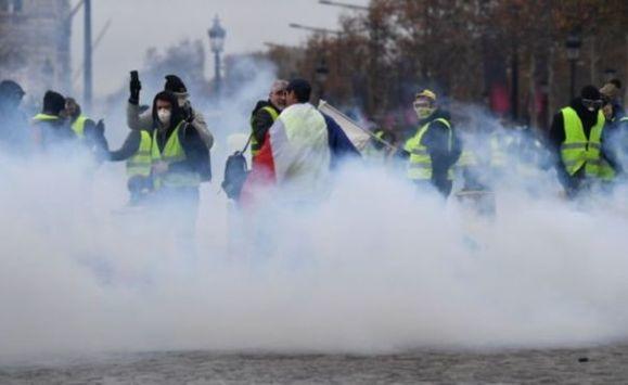 احتجاجات عارمة تجتاح الشانزليزيه في باريس و اعتقال عشرات المتظاهرين