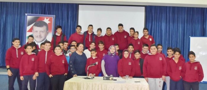 محاضرة لعضو هيئة تدريس من "عمان العربية" حول مرحلة المراهقة في فحيص اللاتين