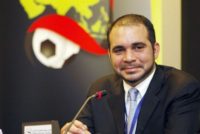الامير علي يهنئ لاعبي المنتخب بالفوز