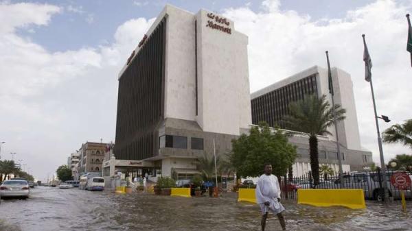 السعودية .. عواصف رعدية ومخاوف من فيضانات