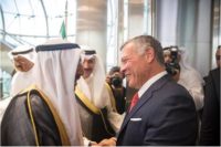 الملك يطمئن خلال اتصال هاتفي على صحة أمير دولة الكويت الملك يطمئن خلال اتصال هاتفي على صحة أمير دولة الكويت