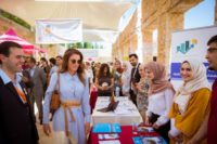 الملكة رانيا تزور “عيش حلمك” الهادف لمساعدة الطلبة على اختيار تخصصاتهم