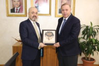 السفير العراقي يطلع على الفرص التعليمية في “عمان العربية”