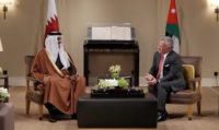 الملك يجري مباحثات مع أمير دولة قطر في عمان