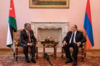 الملك يجري مباحثات مع الرئيس الأرميني